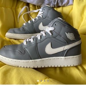 Nike Jordan mids